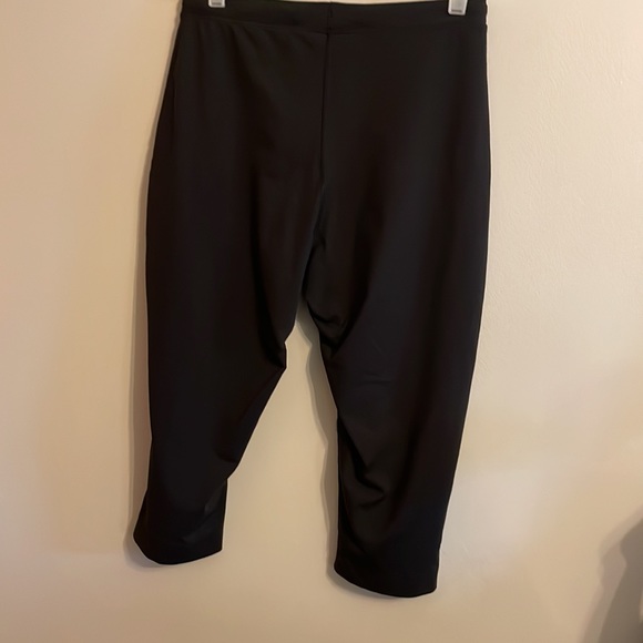 REI Capri running leggings hits just below knee - Picture 5 of 5